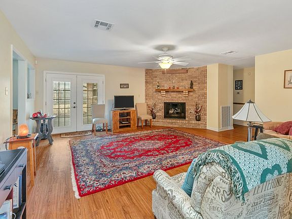 4th image of 3525 Linda Ln