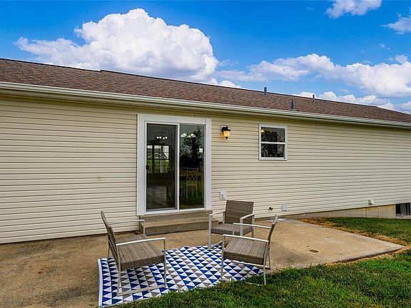 5th image of 81 Saxony Dr