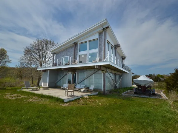 6 Cecelia Ave, Mattapoisett, MA 02739