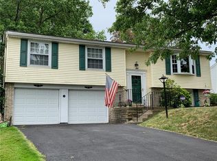 112 August Dr, Coraopolis, PA 15108