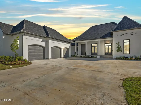 109 Trailing Oaks Dr, Youngsville, LA 70592