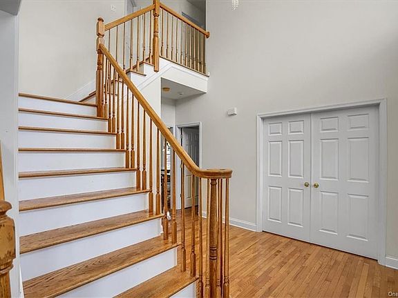 3rd image of 15 Danielle Dr