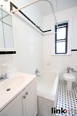 Rented by Link NY Realty | media 22