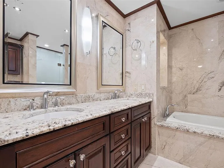 300 Beach Dr NE #305 — Photo 20