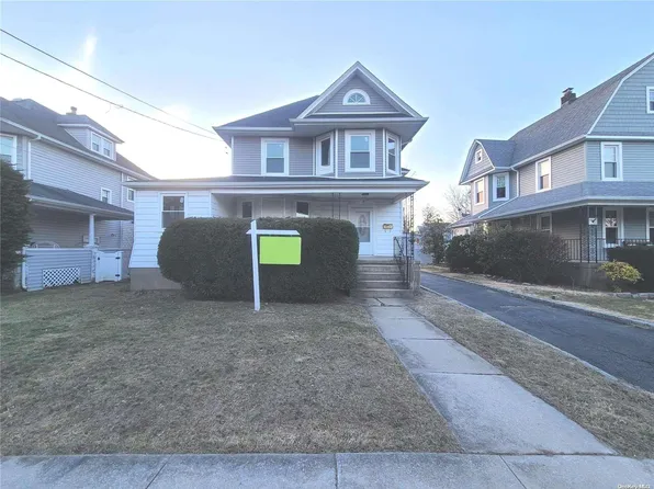 9 Pearsall Avenue, Lynbrook, NY 11563
