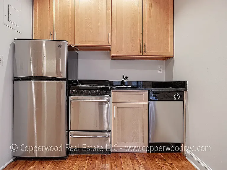 315 E 84th St #17 — Photo 4