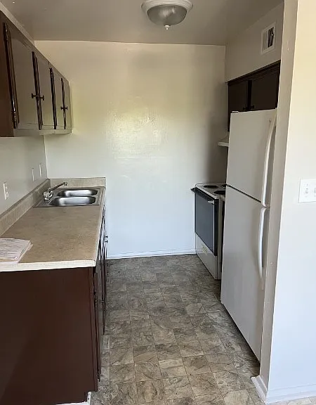 4608 Albert Ct #201 — Photo 4