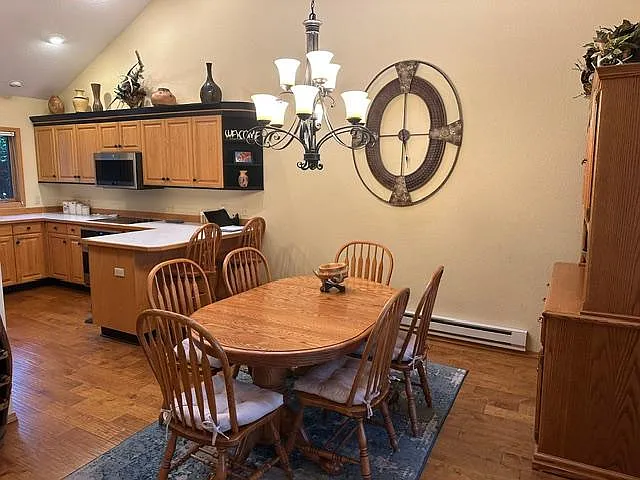 3 bed, 2.5 bath, 2200 sqft, $2,300 — Photo 2