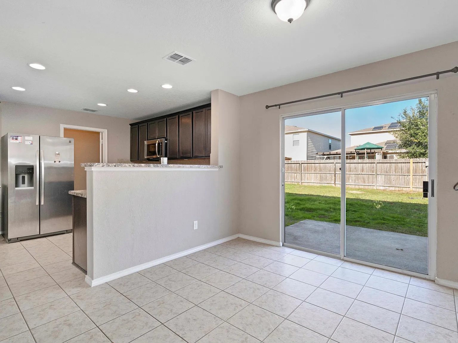 3 bed, 2.5 bath, 1815 sqft, $1,855 — Photo 4