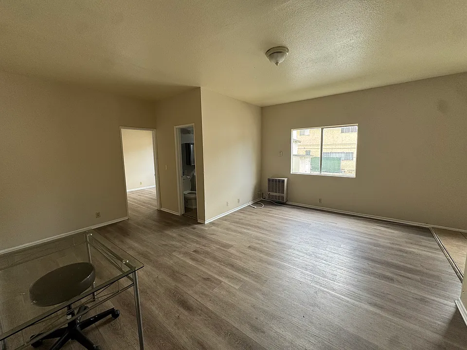 2209 Crenshaw Blvd #106