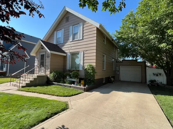 104 13th Ave SW, Aberdeen, SD 57401