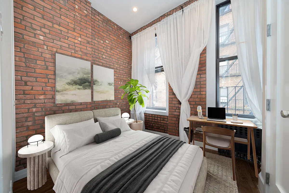 244 West 22nd Street 2FLC