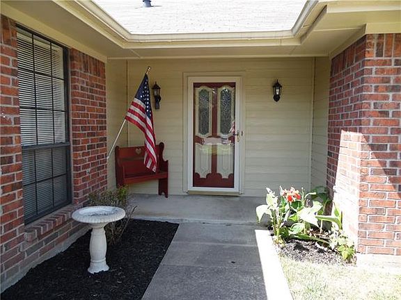 2nd image of 638 Stoneybrook Dr