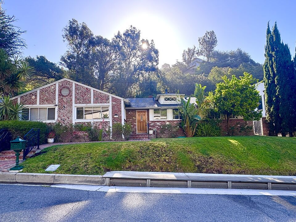 1st image of 1546 San Ysidro Dr