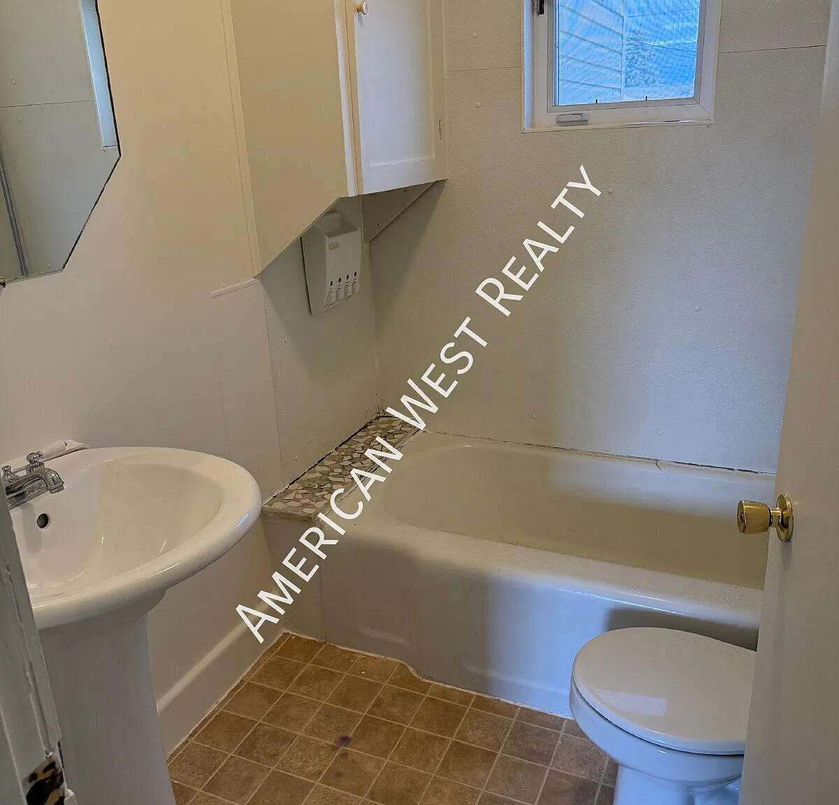 2 bedroom, 1 bath — Photo 4