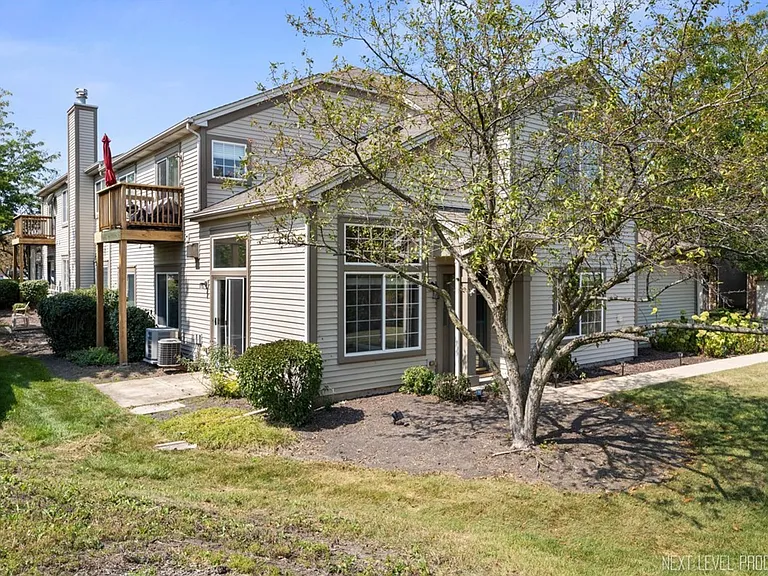 819 Asbury Dr — Photo 2