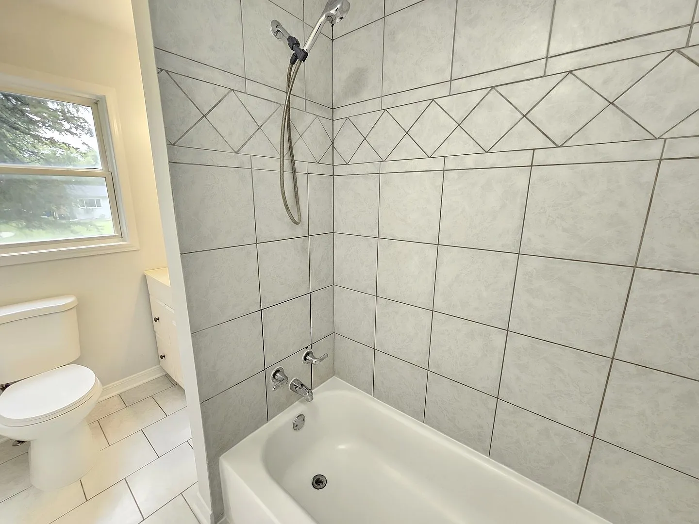 4 bed, 1.5 bath, 1625 sqft, $2,800 — Photo 3