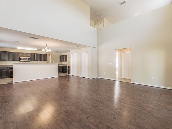 3rd image of 101 Greenwillow Ln