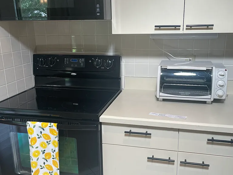 NW 34th Pl — Photo 10