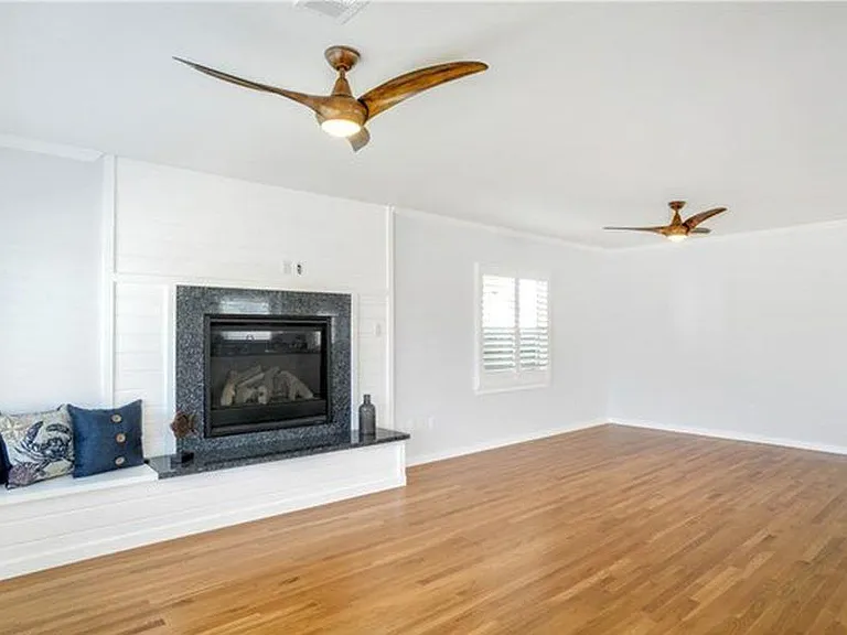 226 Avenue C — Photo 19