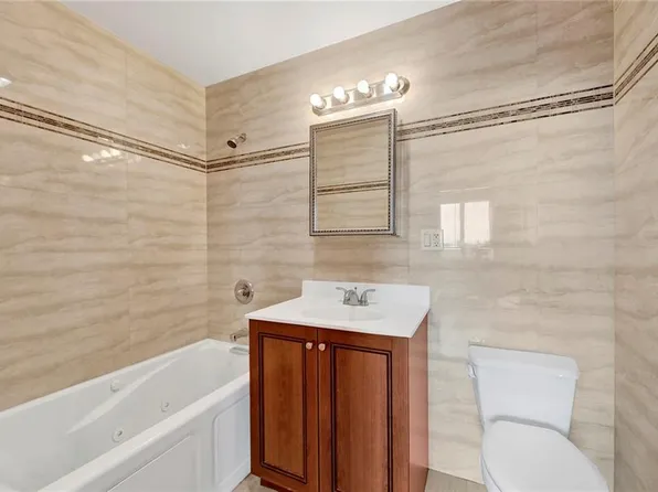 842 Ocean Parkway image 6 of 15