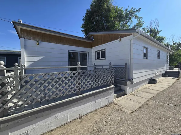 73 N 5th Ave, Mills, WY 82604