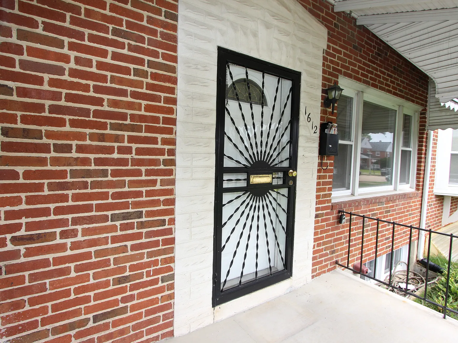 3 bed, 1.5 bath, 1716 sqft, $2,350 — Photo 3