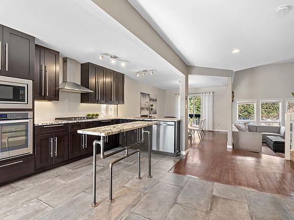 2nd image of 3 Dogwood Ct