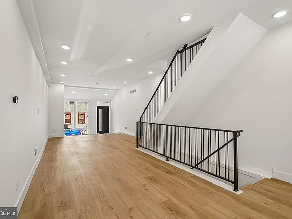 4th image of 28 E Pleasant St