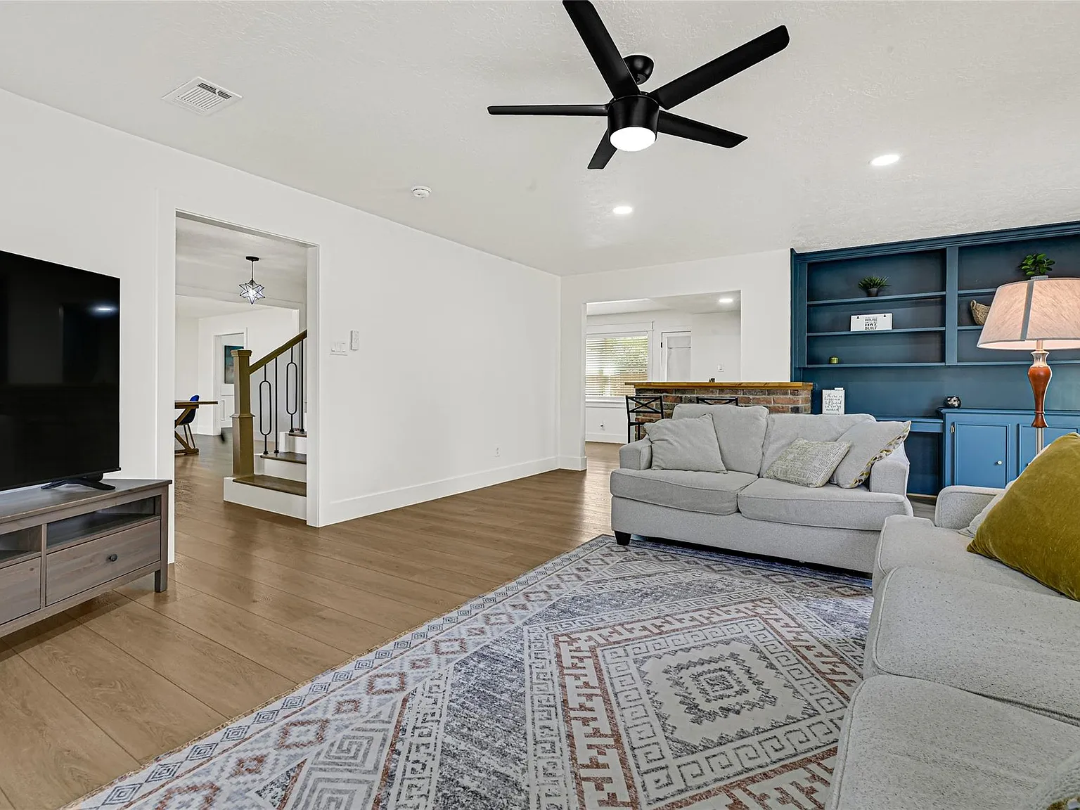 4 bed, 2.5 bath, 2777 sqft, $2,675 — Photo 4