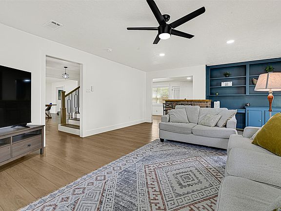 4th image of 723 Loire Ln