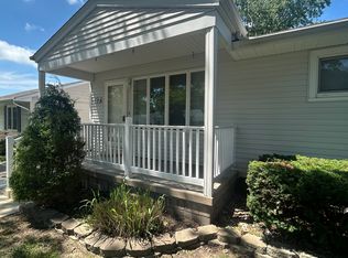 37 Meadowlark Ln, Springfield, IL 62702
