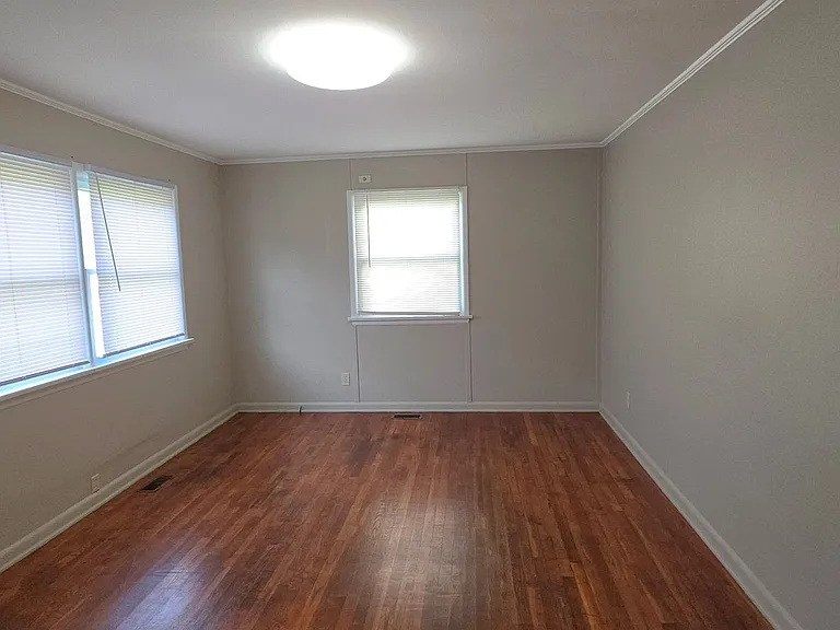 1413 E Pacific St — Photo 3