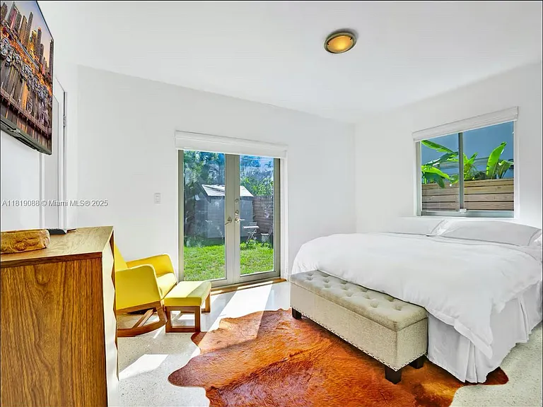 7537 W Treasure Dr — Photo 13