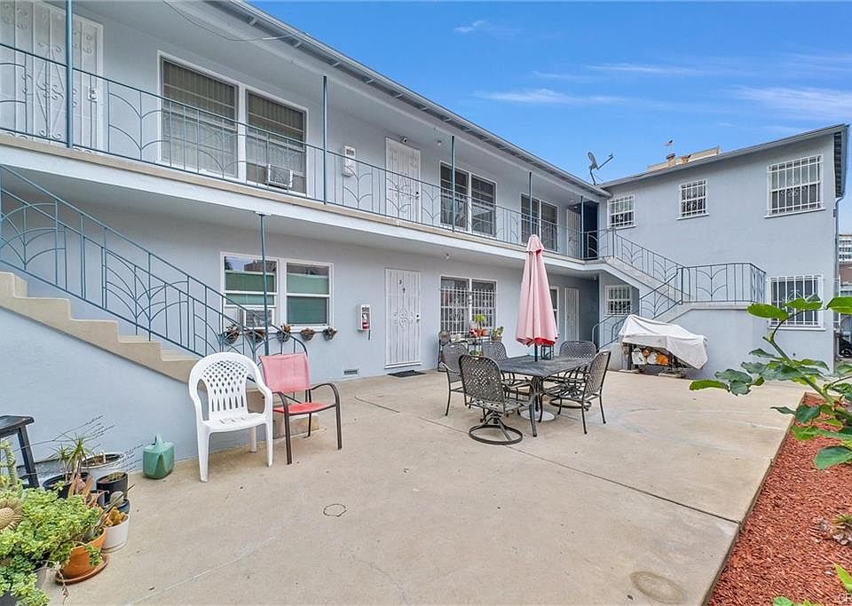 Courtyard, E & W Stairways to the 2nd floor, BBQ area in the courtyard
