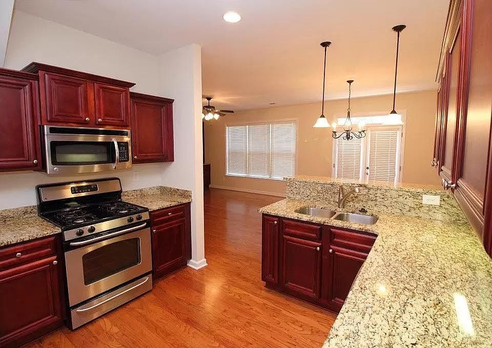 1st image of 1272 Houndslake Dr