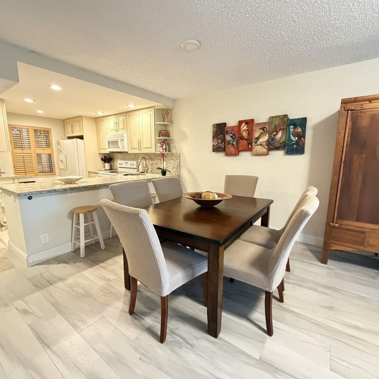 3800 Oaks Clubhouse Dr APT 311, photo 3