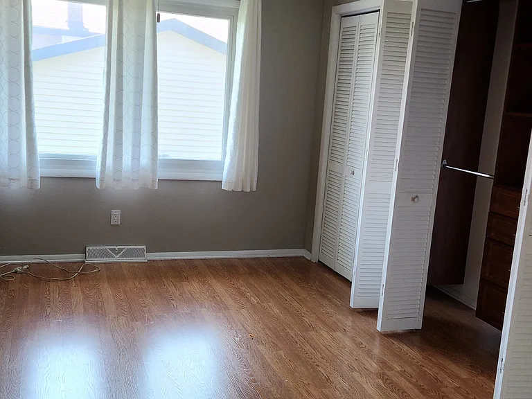 8624 Garfield Ave — Photo 5