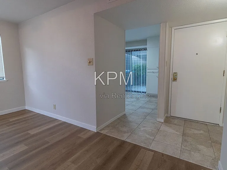 6829 Mill Springs Ct — Photo 5