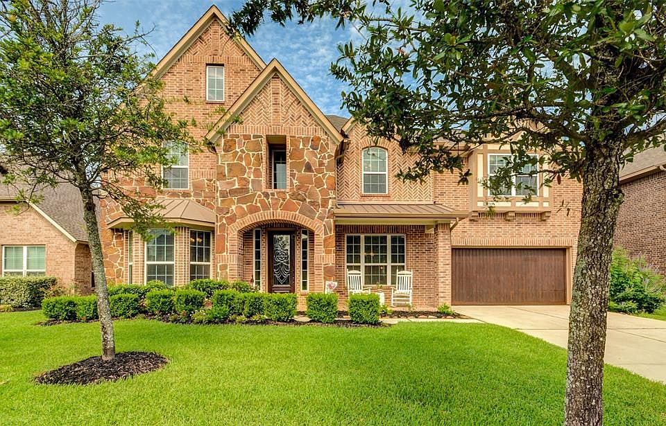 Welcome Home to 17915 Kathywood Drive!