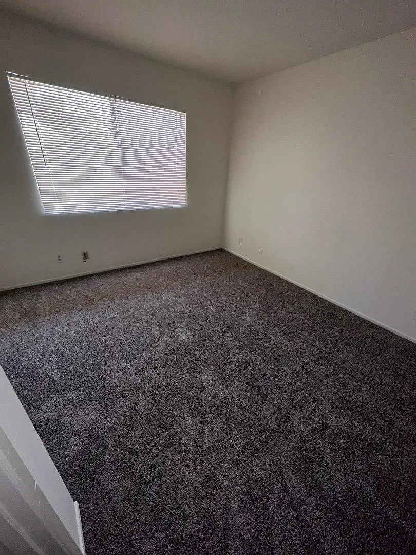 410 S Clementine St — Photo 4