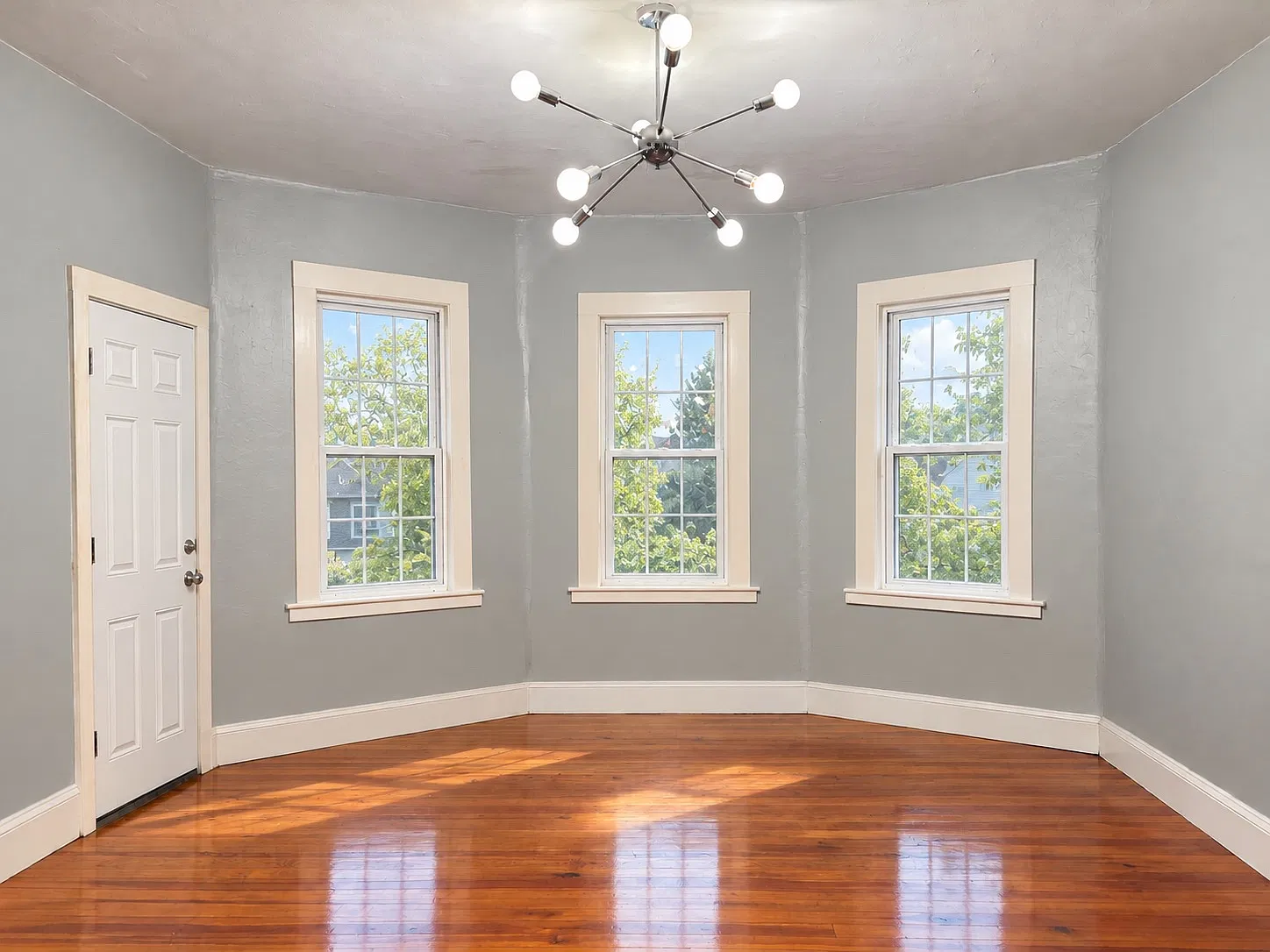 3 bed, 1252 sqft, $2,200 — Photo 2
