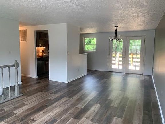 4th image of 25 Meadow Hill Dr