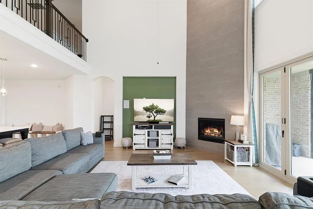 5 bed, 4.5 bath, 4398 sqft, $6,750 — Photo 4
