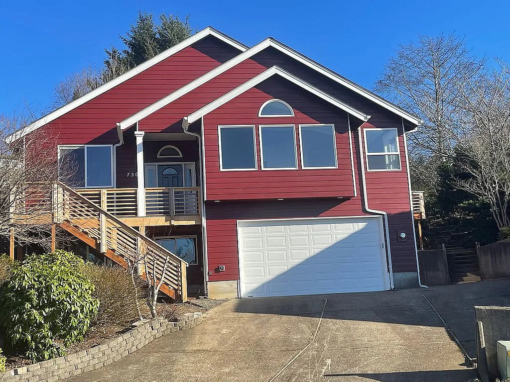 730 NE Jeffries Pl photo 1