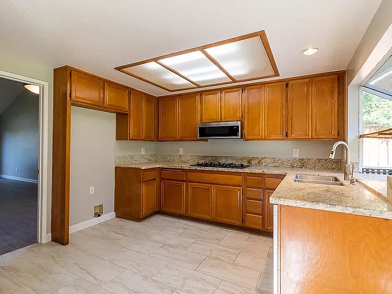 26051 Reynolds St — Photo 2