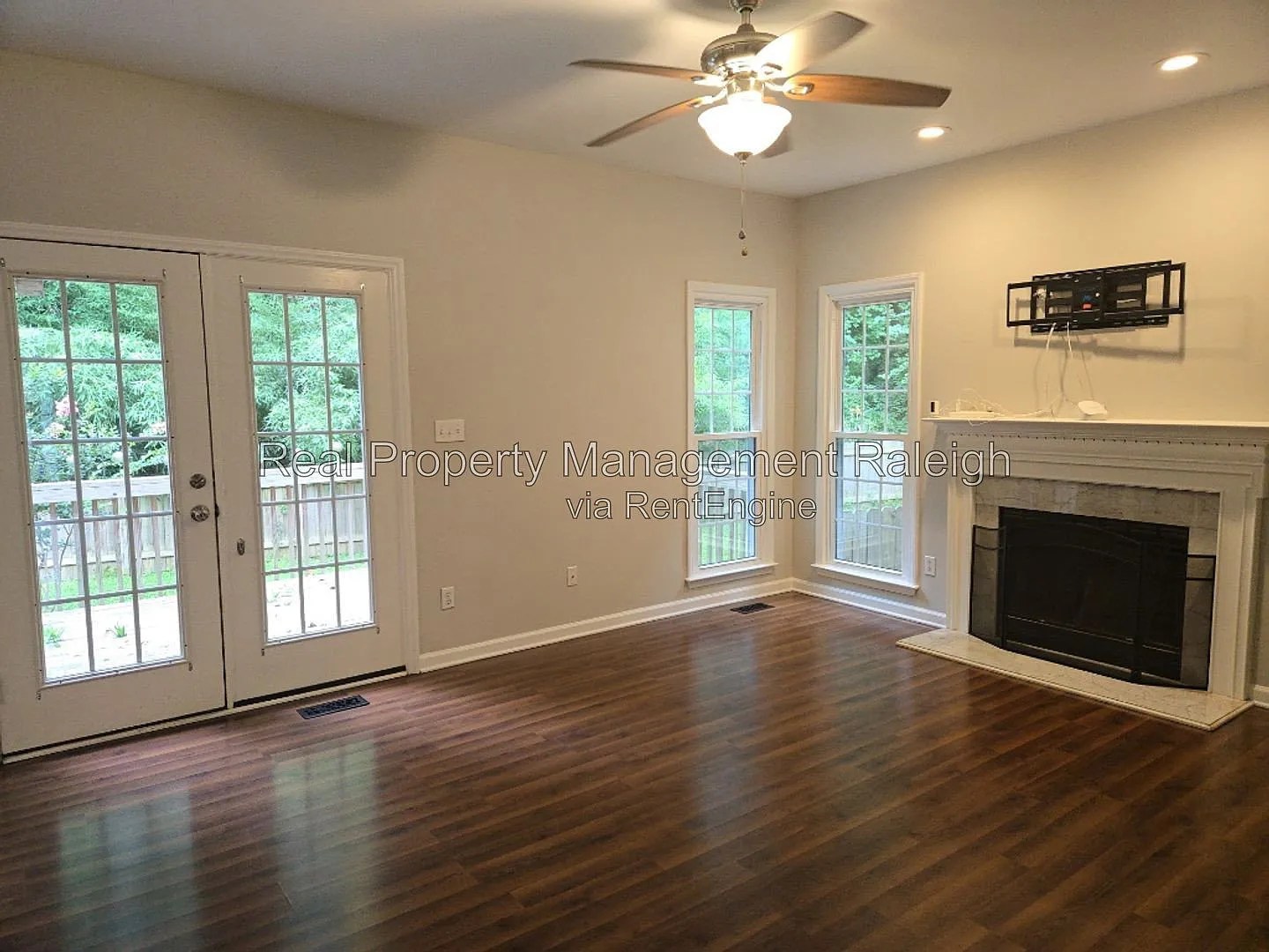 3 bed, 2.5 bath, 2219 sqft, $2,400 — Photo 3