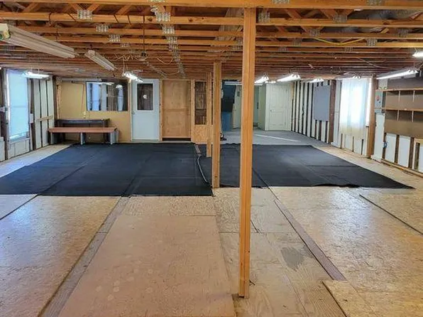 214 E Chicago Blvd, Tecumseh, MI 49286