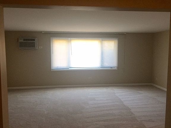 Light galore in large living room!