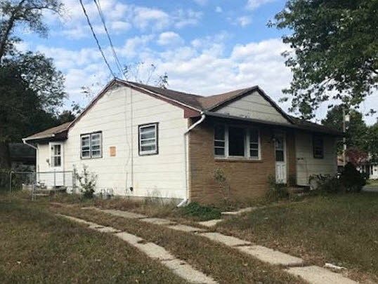 2nd image of 426 Locust Ave